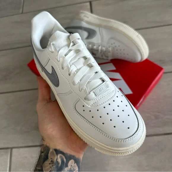 NIKE AIR FORCE 1 LOW CREAM SILVER - Picture 2 of 4